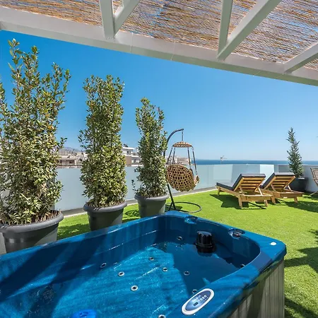 Sea Breeze With Jacuzzi Apartment