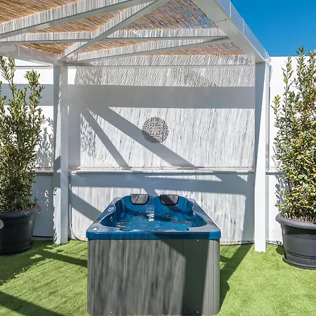 Sea Breeze With Jacuzzi *