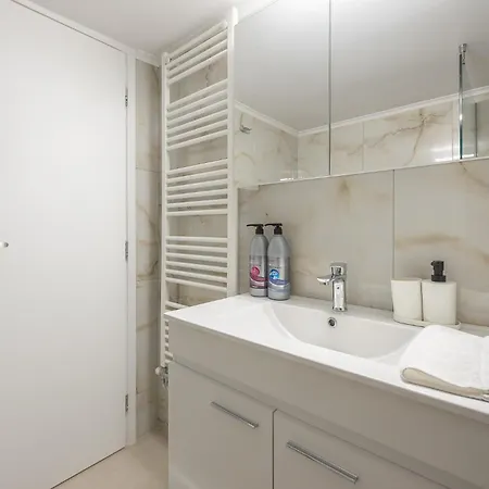 Apartment Sea Breeze With Jacuzzi Piraeus