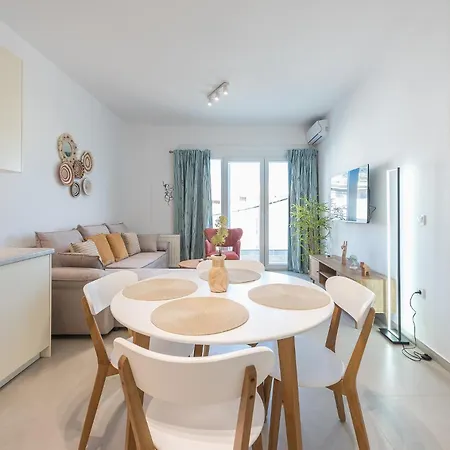Sea Breeze With Jacuzzi Apartment Piraeus