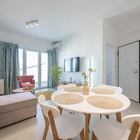 Sea Breeze With Jacuzzi Apartment *