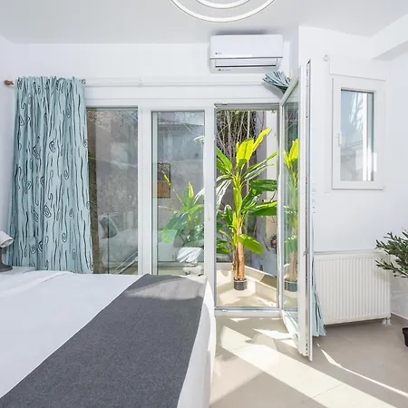 Sea Breeze With Jacuzzi Apartment Piraeus
