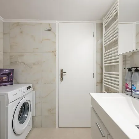 Apartment Sea Breeze With Jacuzzi
